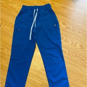 Woman’s FIGS scrub pants